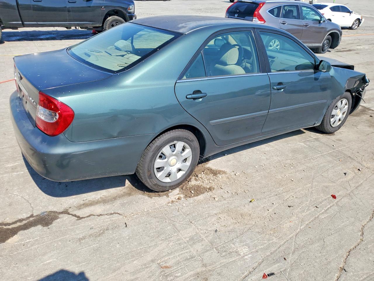 2004 TOYOTA CAMRY LE photo 5