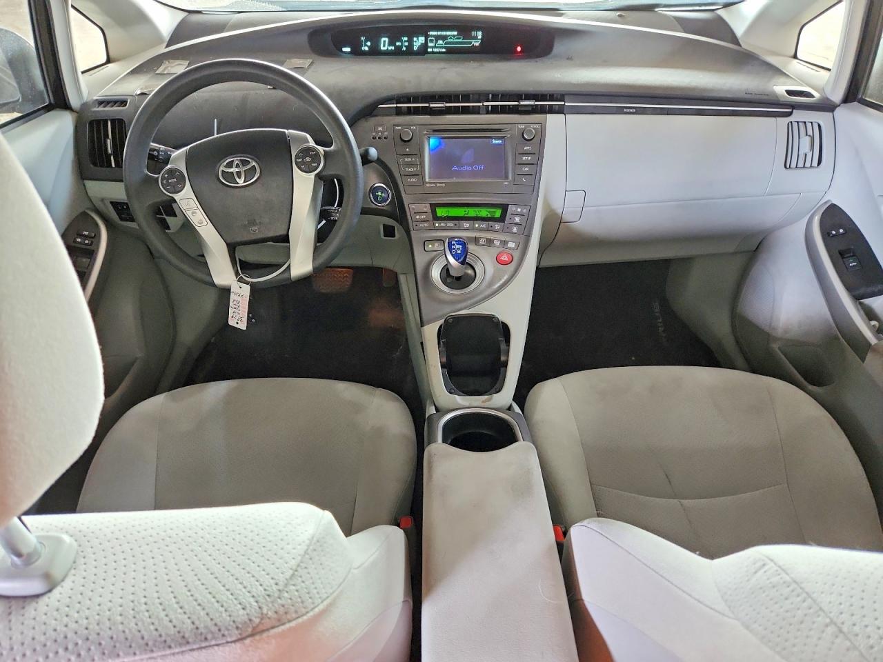 2014 TOYOTA PRIUS THREE photo 15