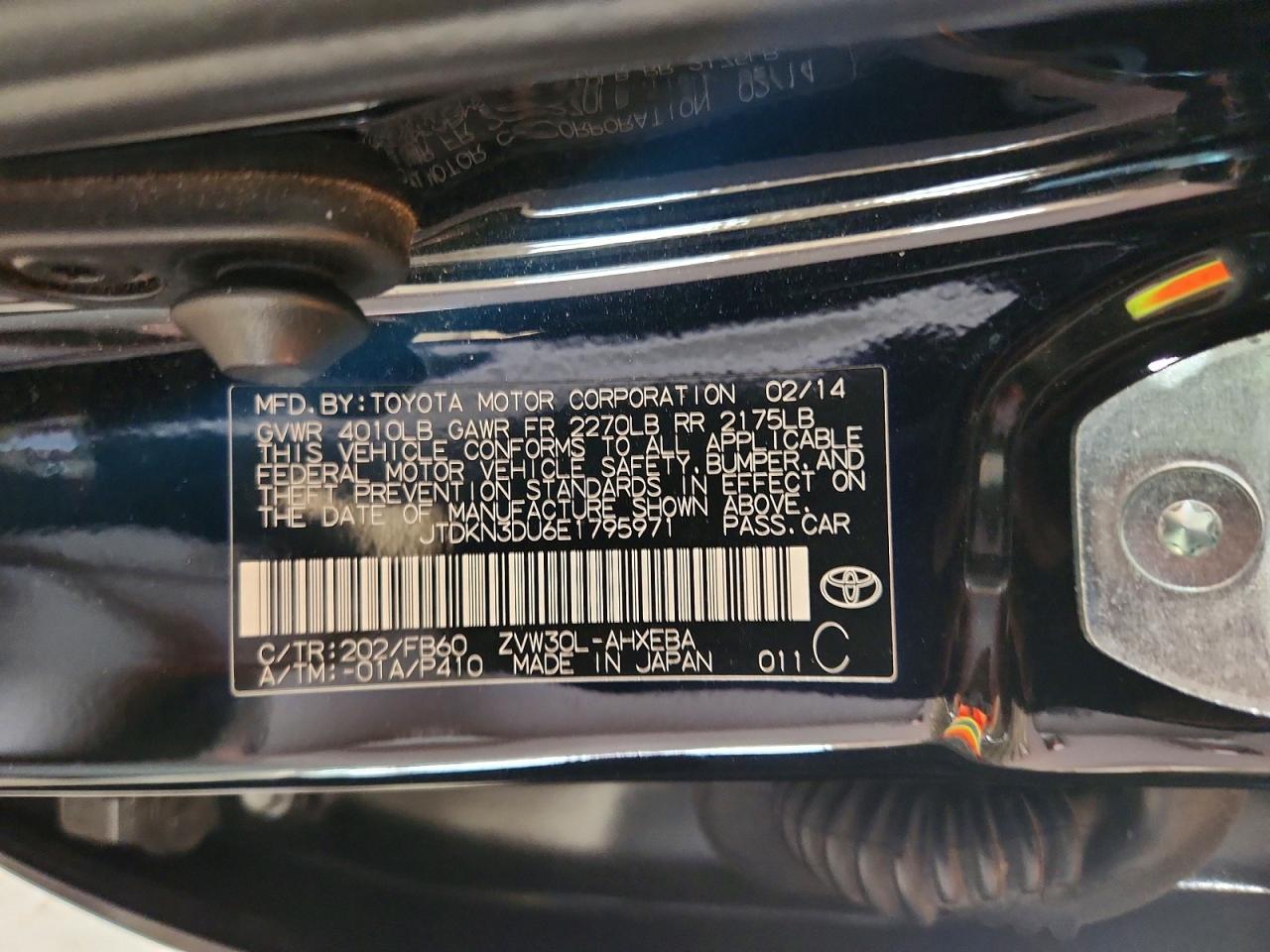 2014 TOYOTA PRIUS THREE photo 23