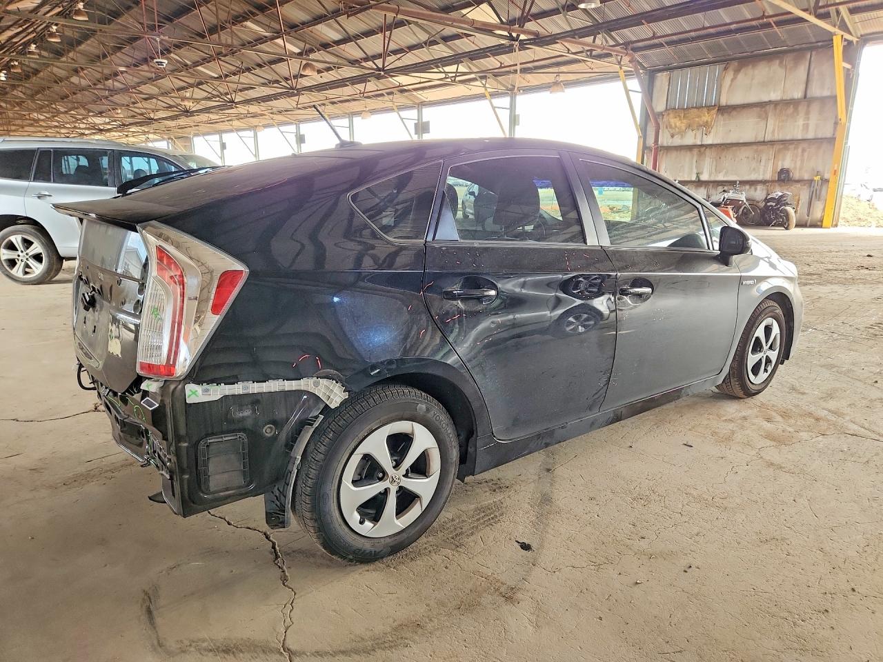 2014 TOYOTA PRIUS THREE photo 5