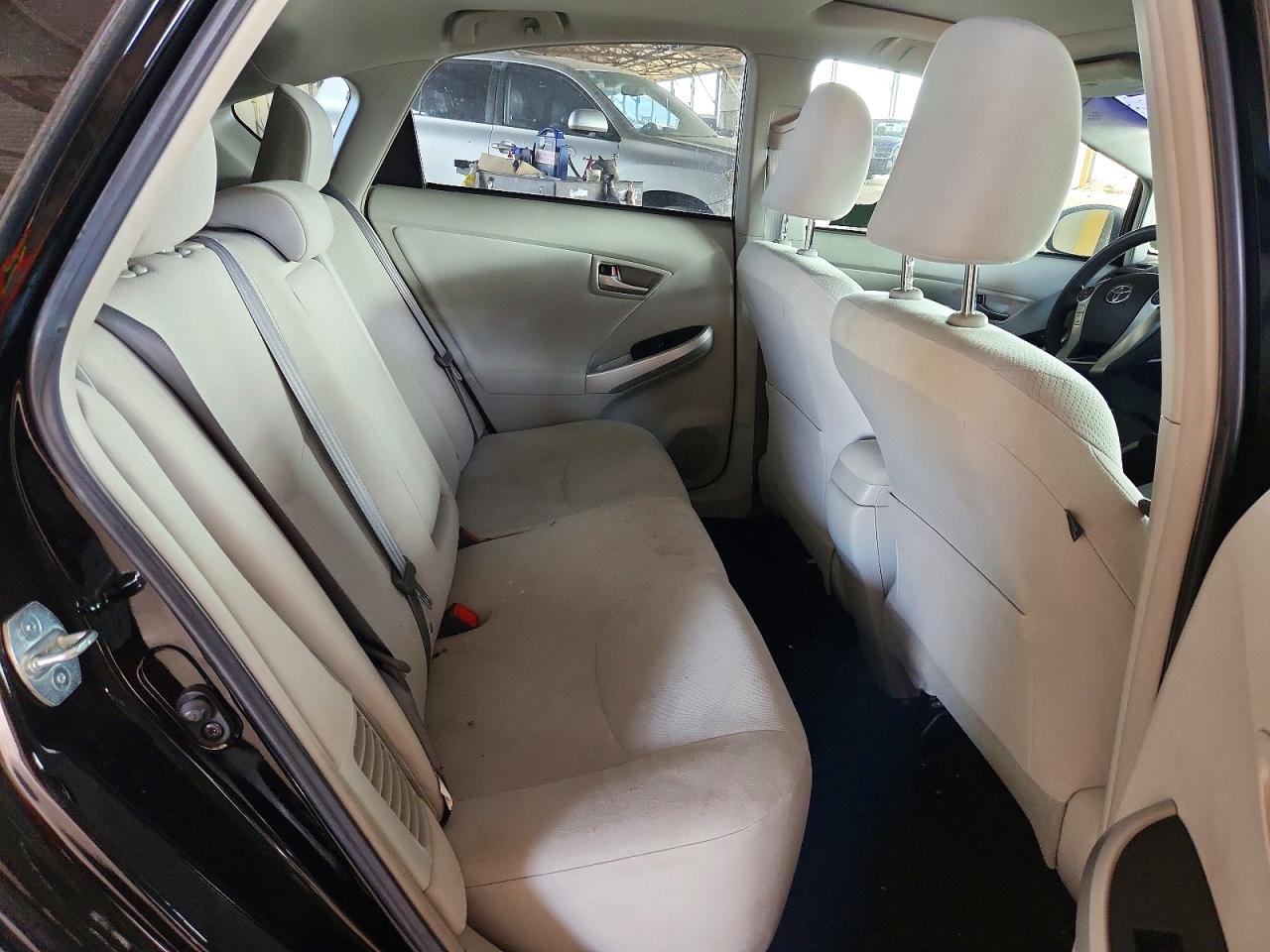 2014 TOYOTA PRIUS THREE photo 19