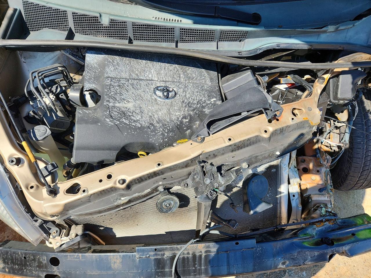 2014 TOYOTA SIENNA XLE 8-PASSENGER photo 34