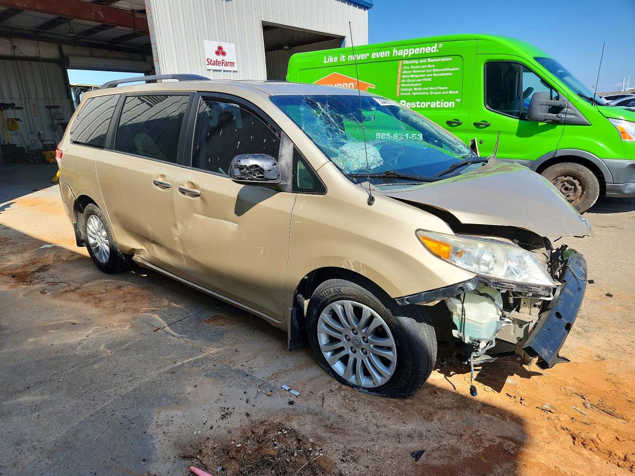 2014 TOYOTA SIENNA XLE 8-PASSENGER photo 10