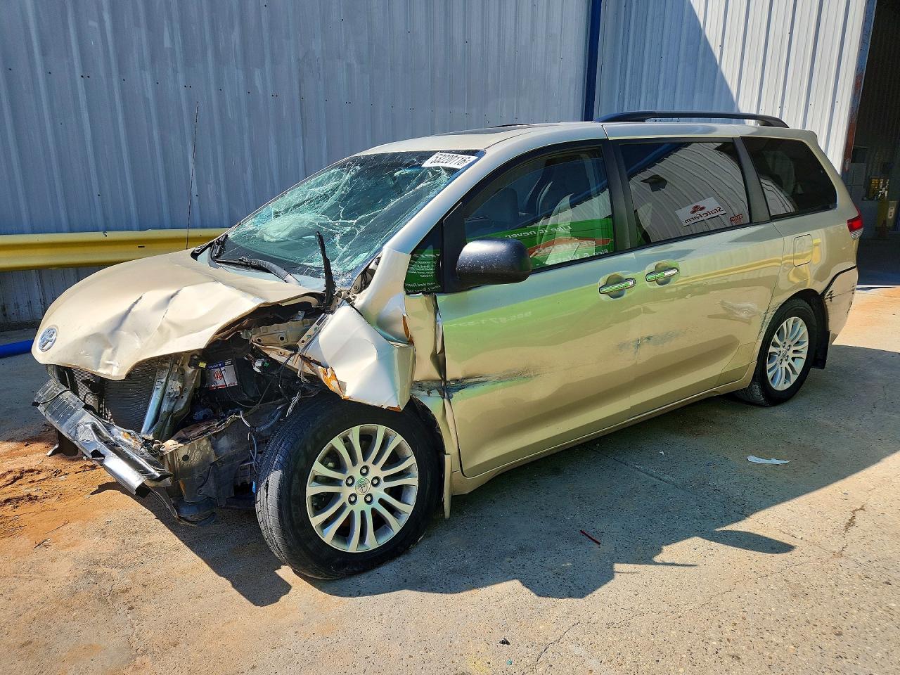 2014 TOYOTA SIENNA
