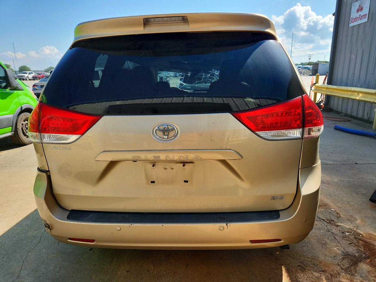 2014 TOYOTA SIENNA XLE 8-PASSENGER photo 16