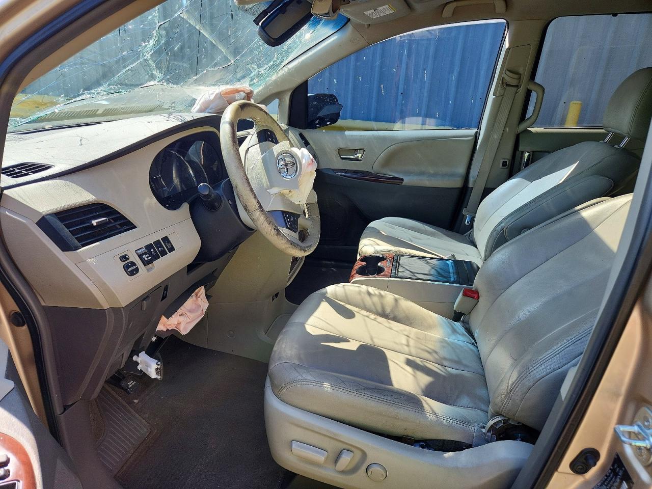 2014 TOYOTA SIENNA XLE 8-PASSENGER photo 19