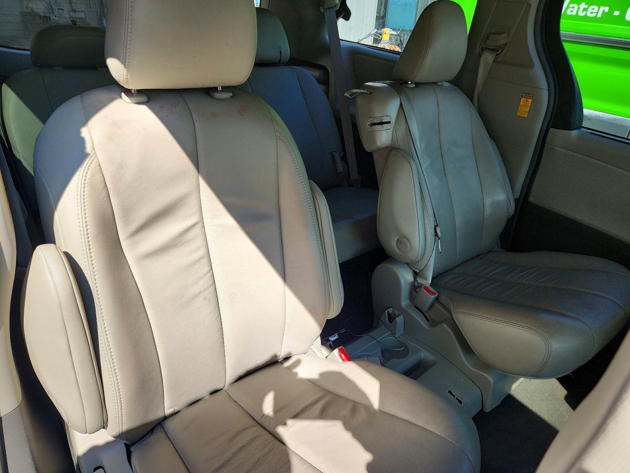2014 TOYOTA SIENNA XLE 8-PASSENGER photo 28