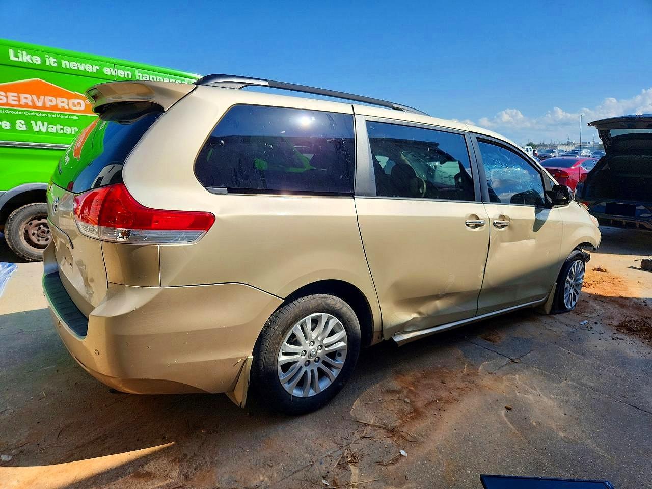 2014 TOYOTA SIENNA XLE 8-PASSENGER photo 7