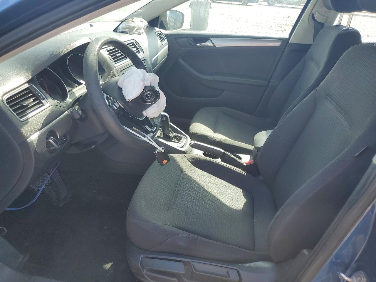 2015 VOLKSWAGEN JETTA SE photo 13