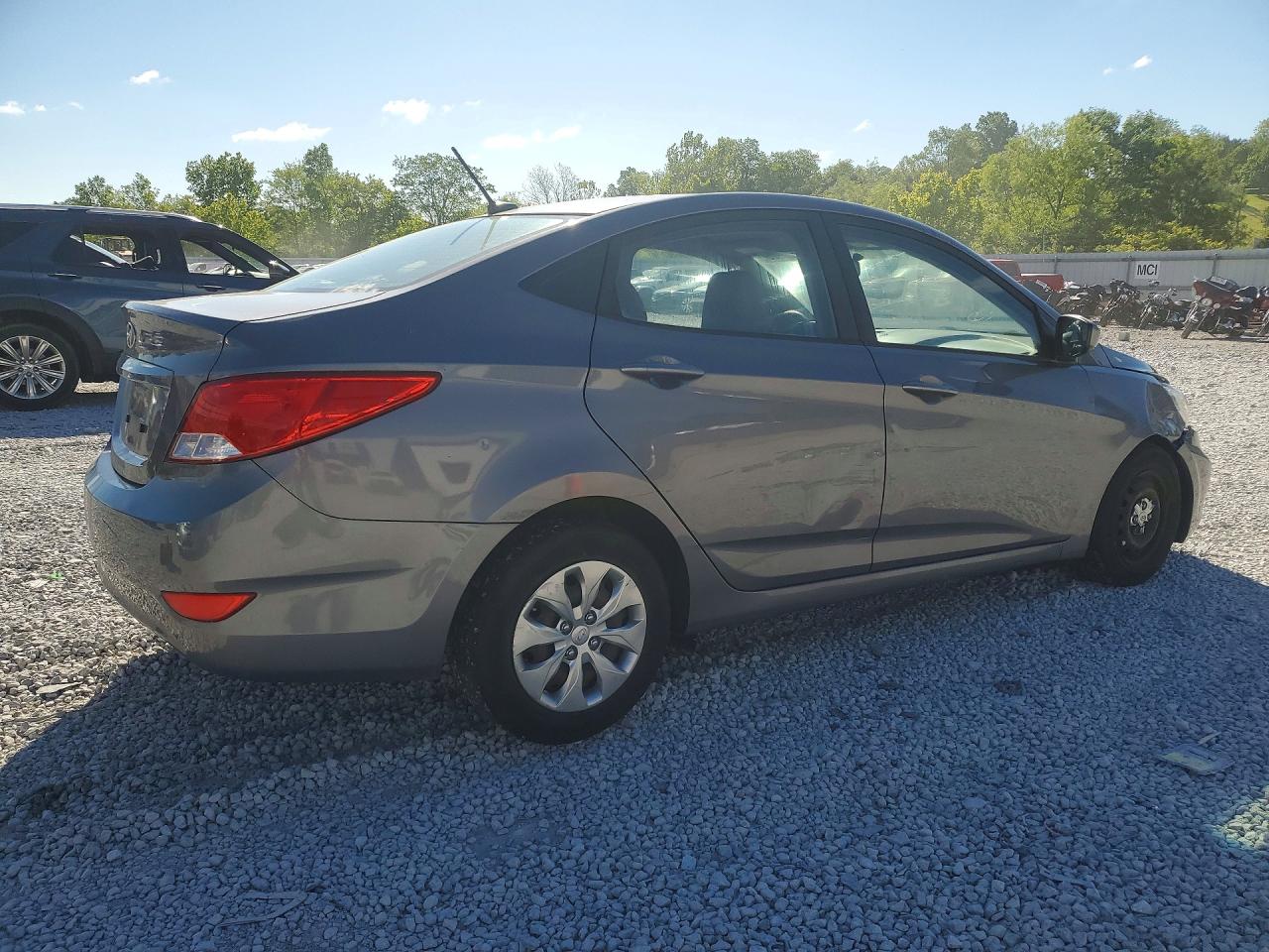 2017 HYUNDAI ACCENT SE photo 5