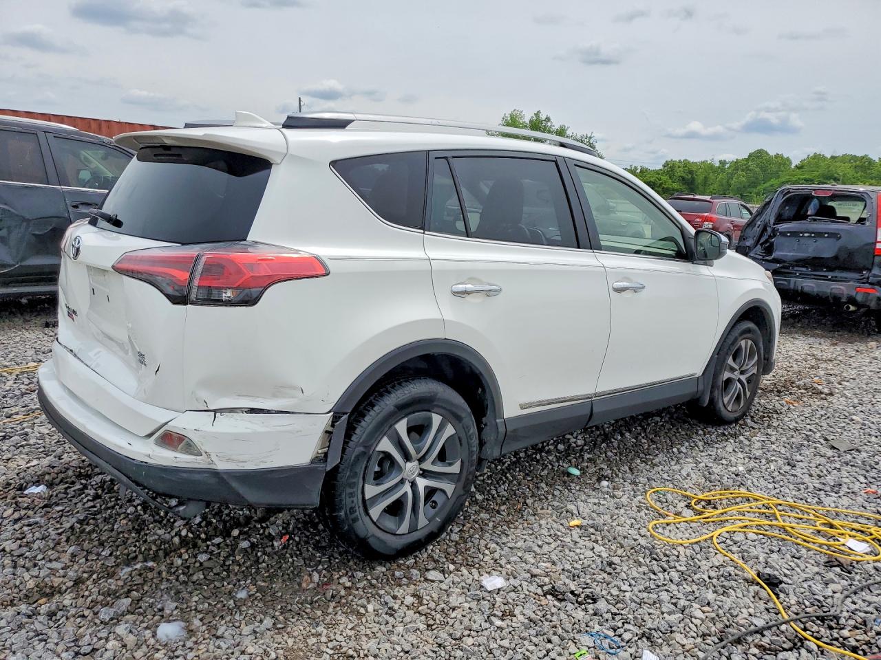 2017 TOYOTA RAV4 LE photo 5