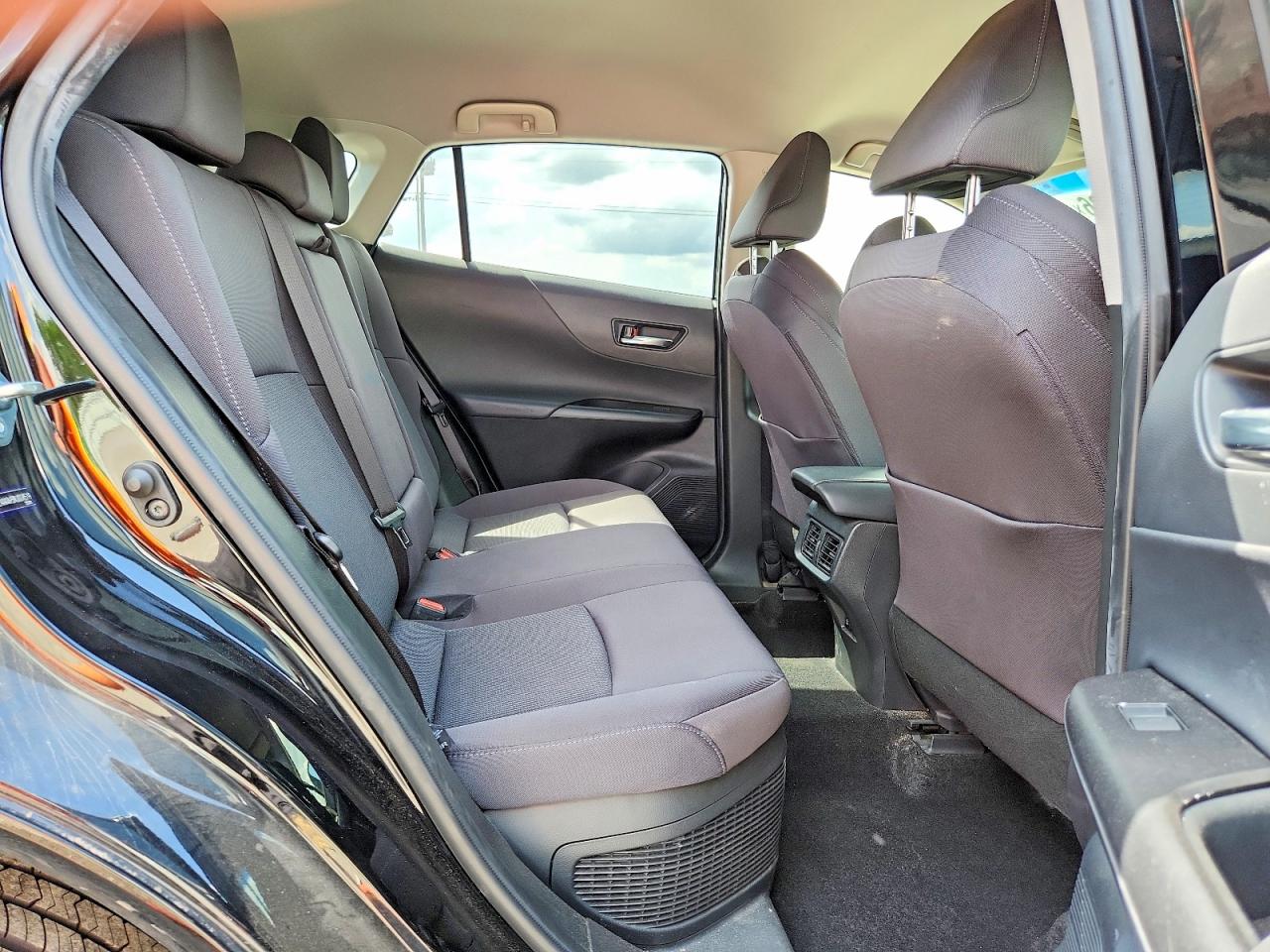 2021 TOYOTA VENZA LE photo 21