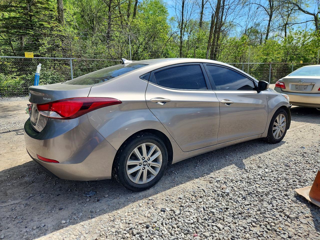 2014 HYUNDAI ELANTRA SE photo 5