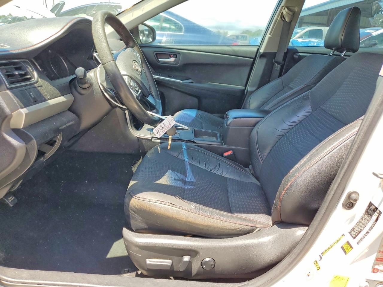 2015 TOYOTA CAMRY SE photo 7