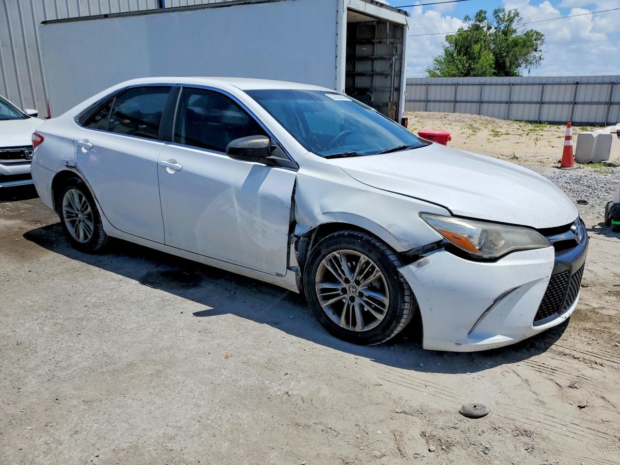 2015 TOYOTA CAMRY SE photo 4