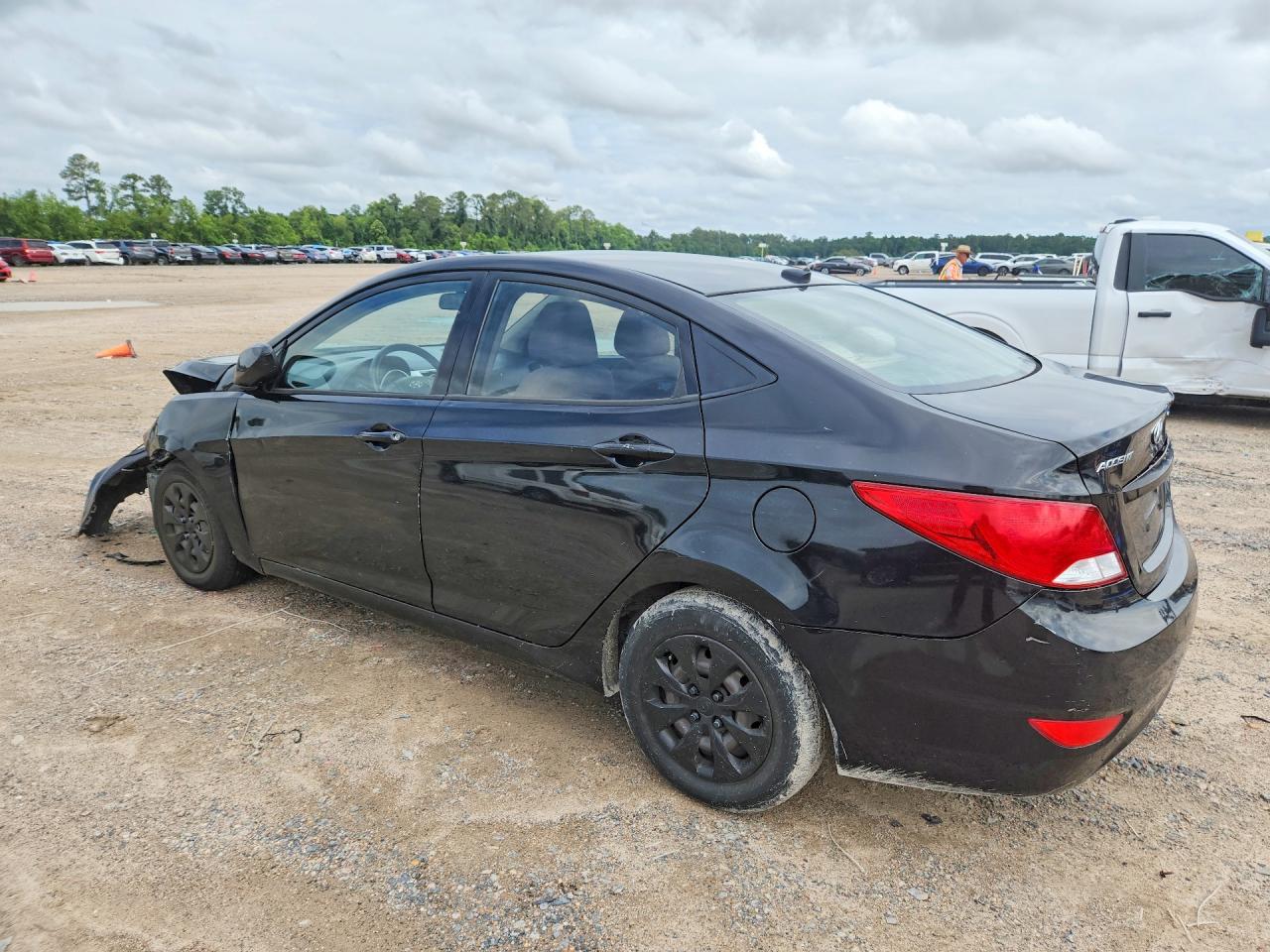 2016 HYUNDAI ACCENT SE photo 3