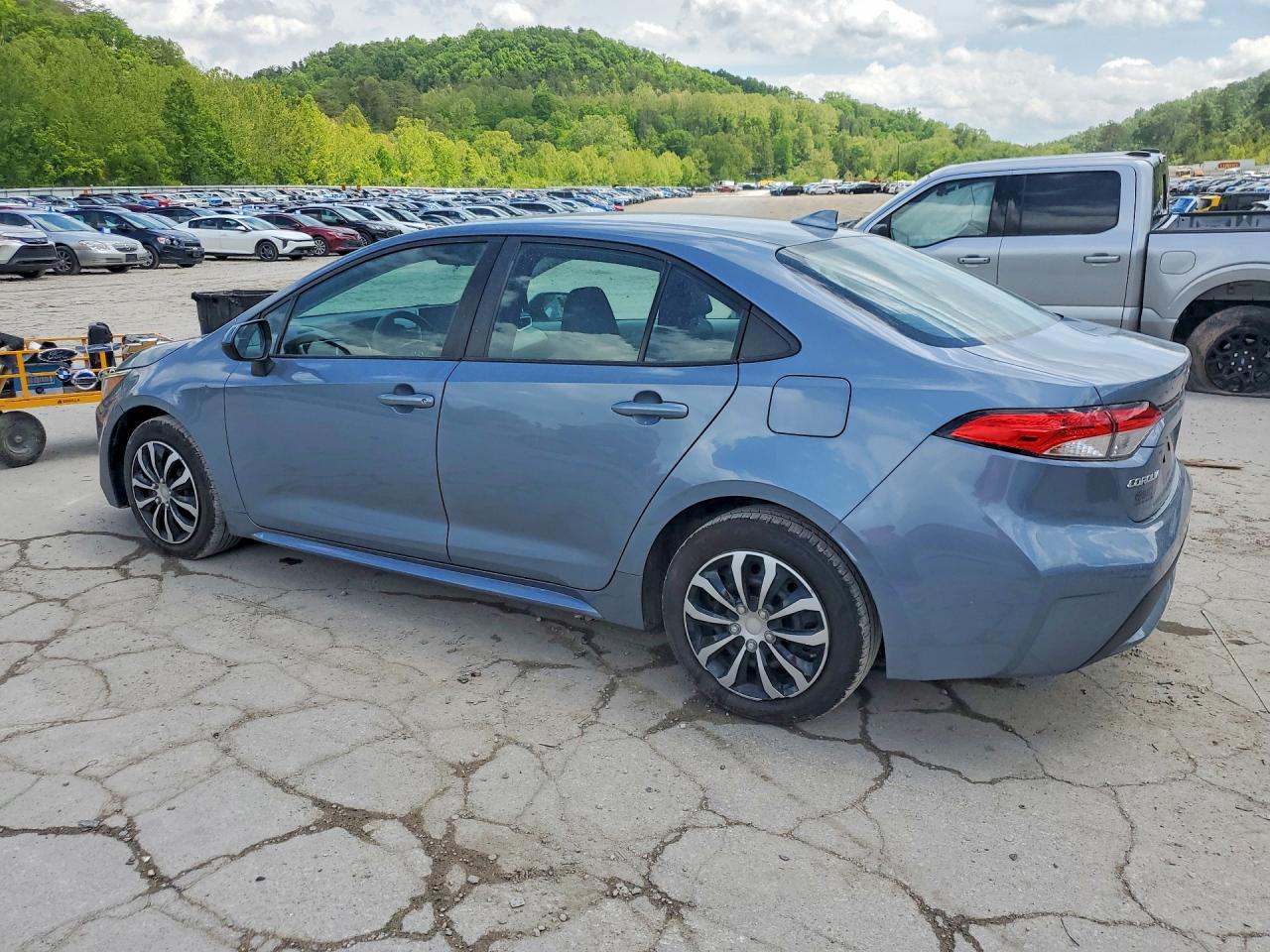 2020 TOYOTA COROLLA LE photo 3