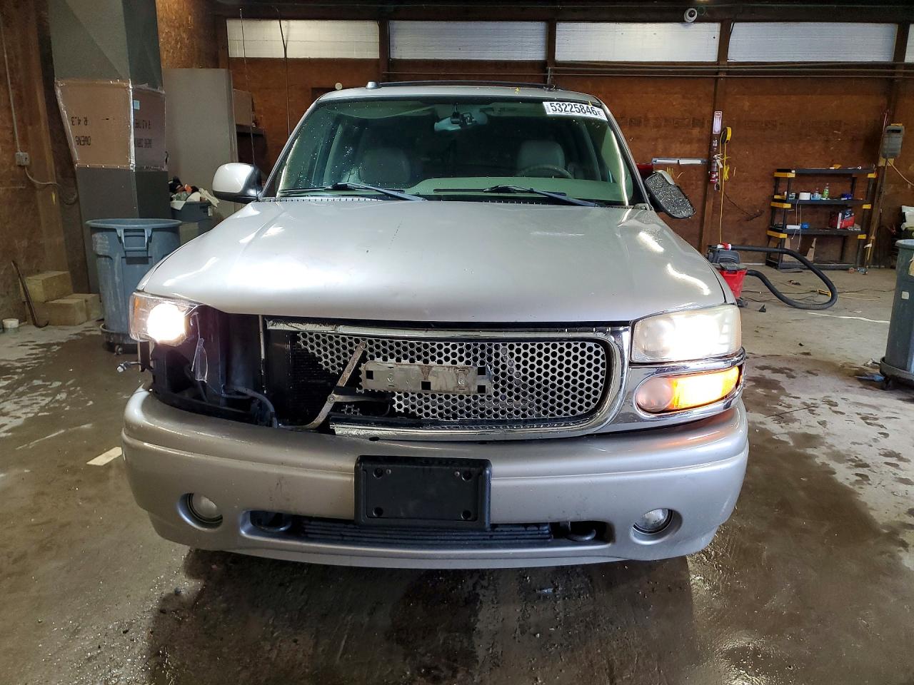 2004 GMC YUKON XL DENALI photo 13