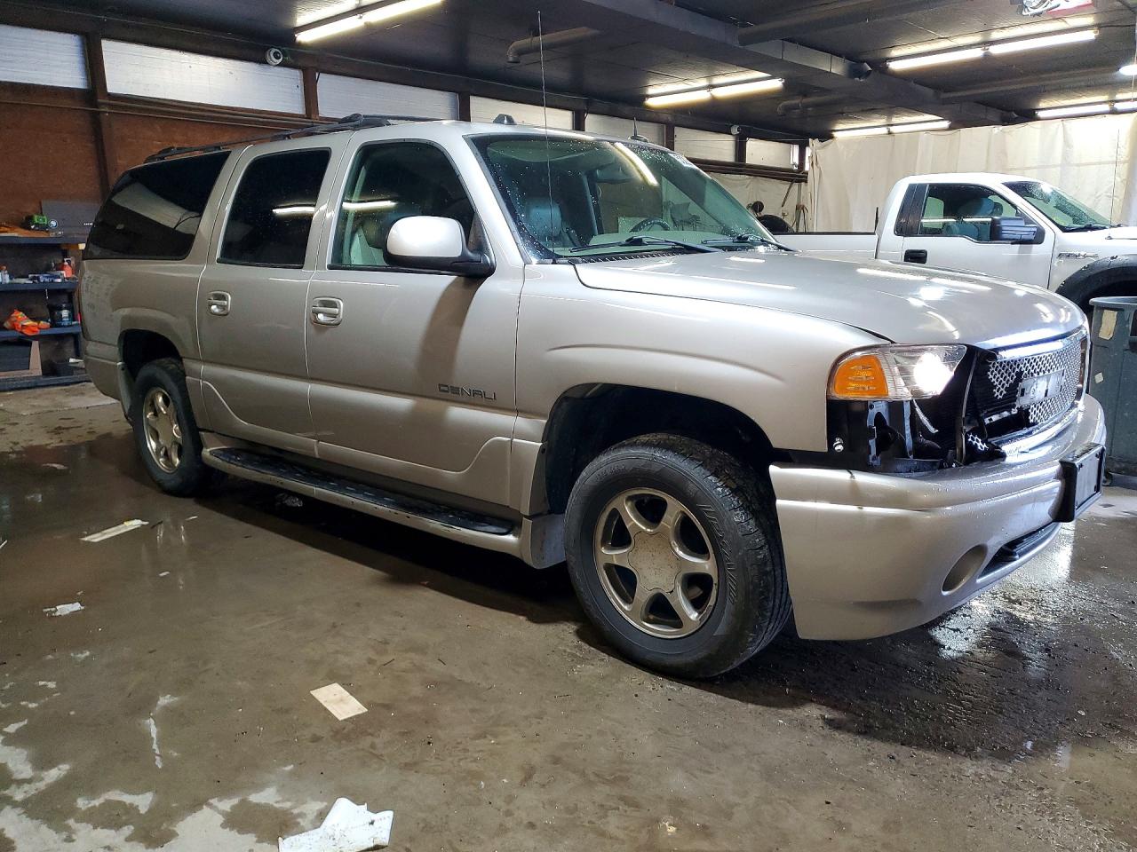 2004 GMC YUKON XL DENALI photo 10