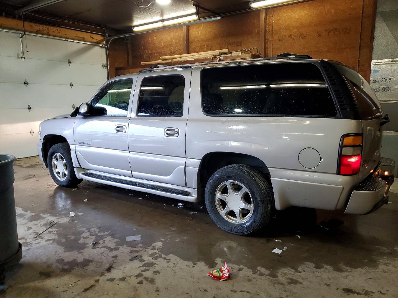 2004 GMC YUKON XL DENALI photo 4
