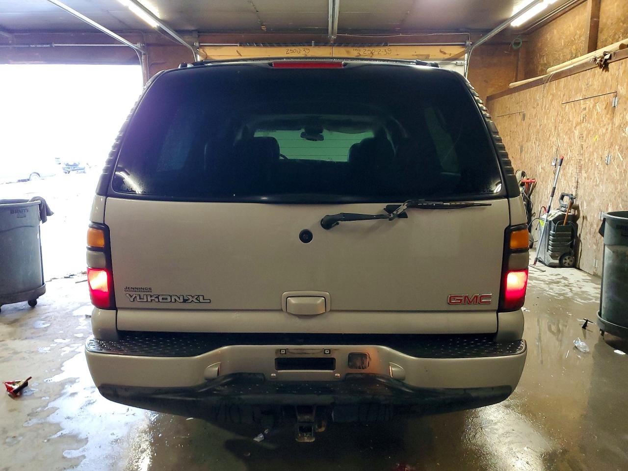 2004 GMC YUKON XL DENALI photo 14