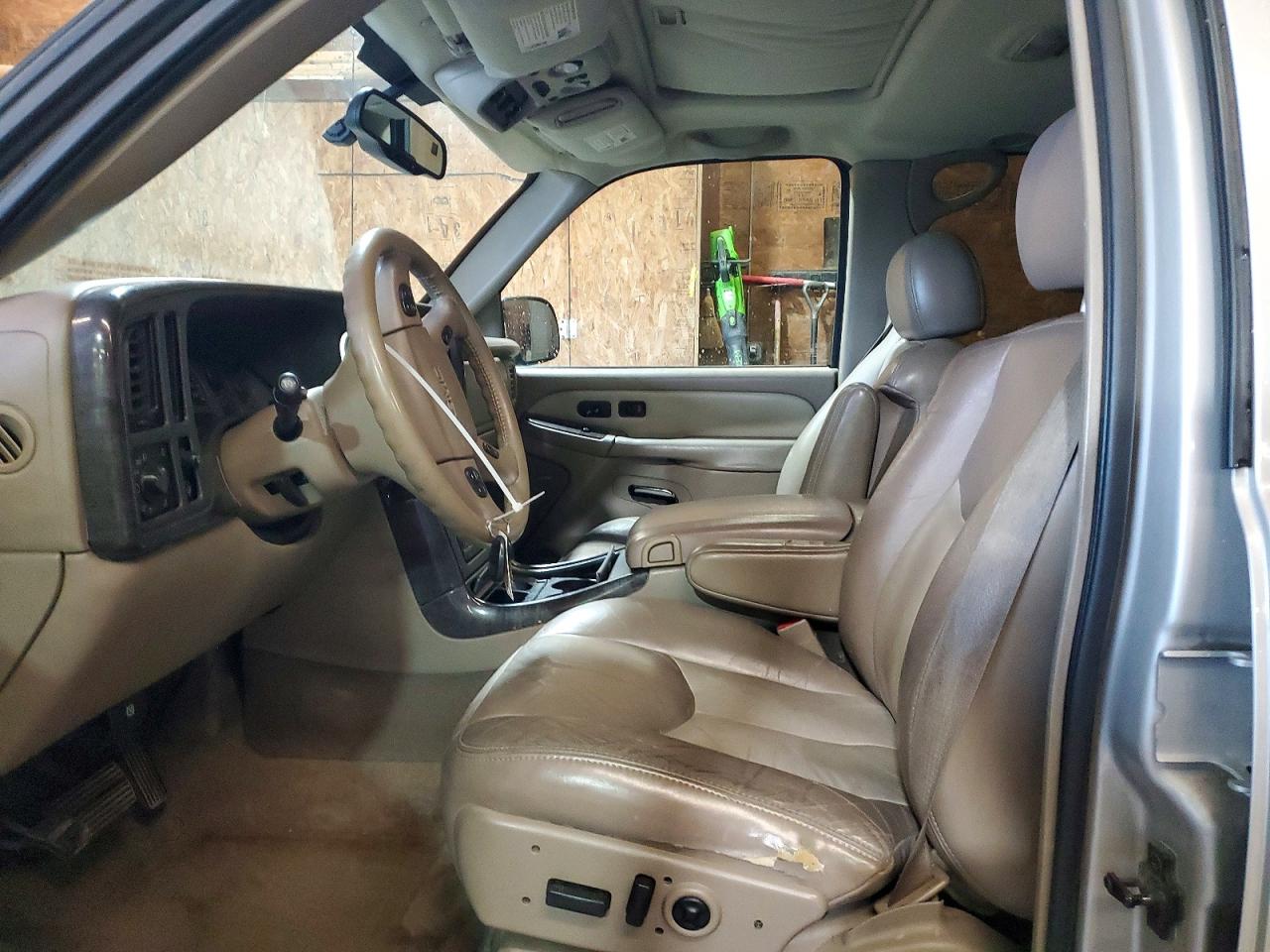 2004 GMC YUKON XL DENALI photo 17