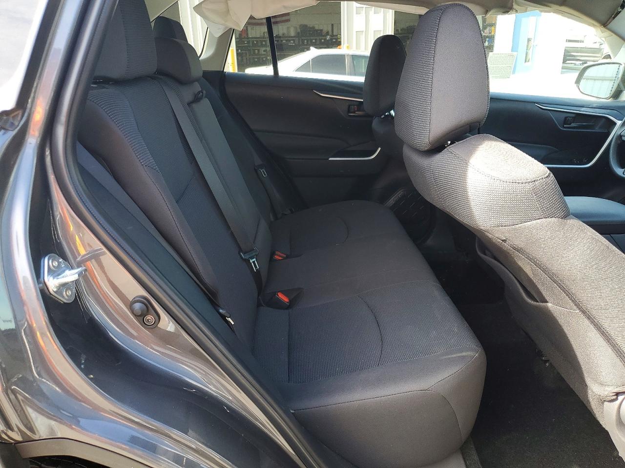 2025 TOYOTA RAV4 LE photo 31