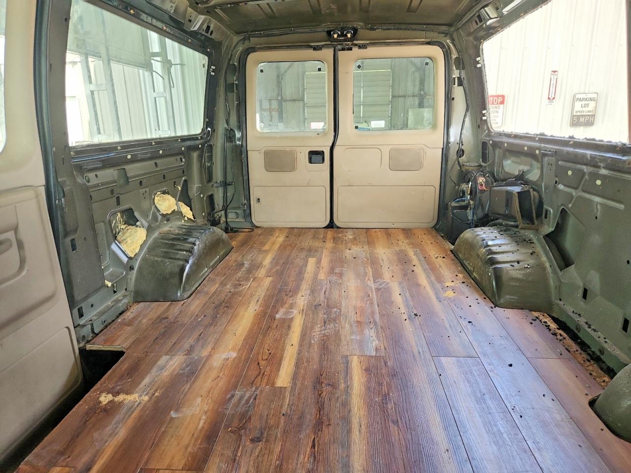 2001 FORD ECONOLINE E350 SUPER DUTY WAGON photo 28