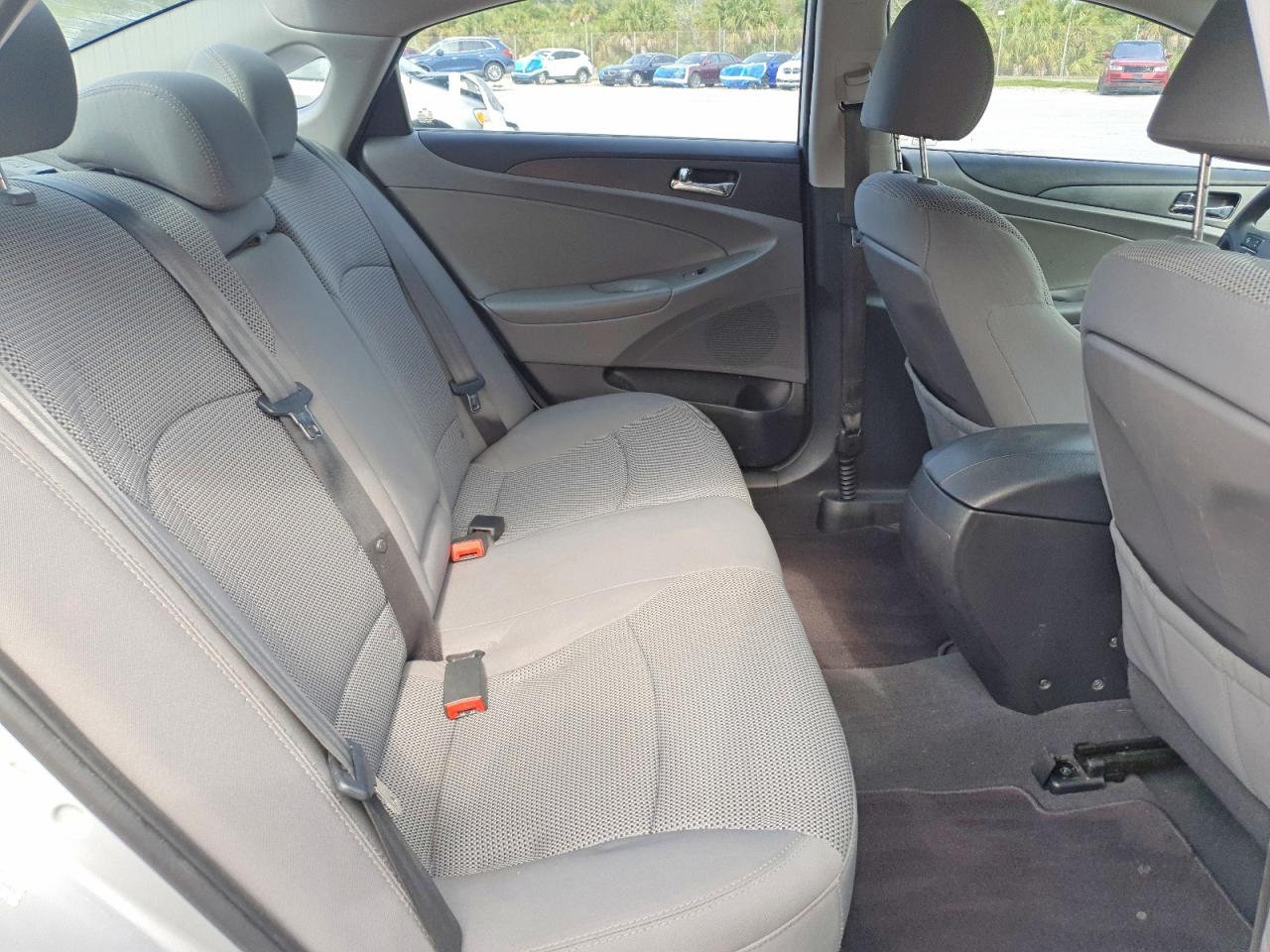 2011 HYUNDAI SONATA GLS photo 19