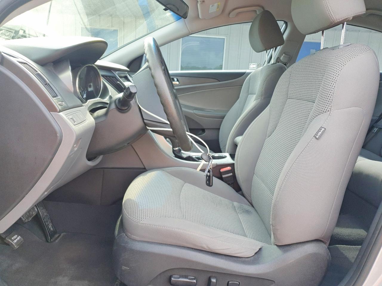 2011 HYUNDAI SONATA GLS photo 13