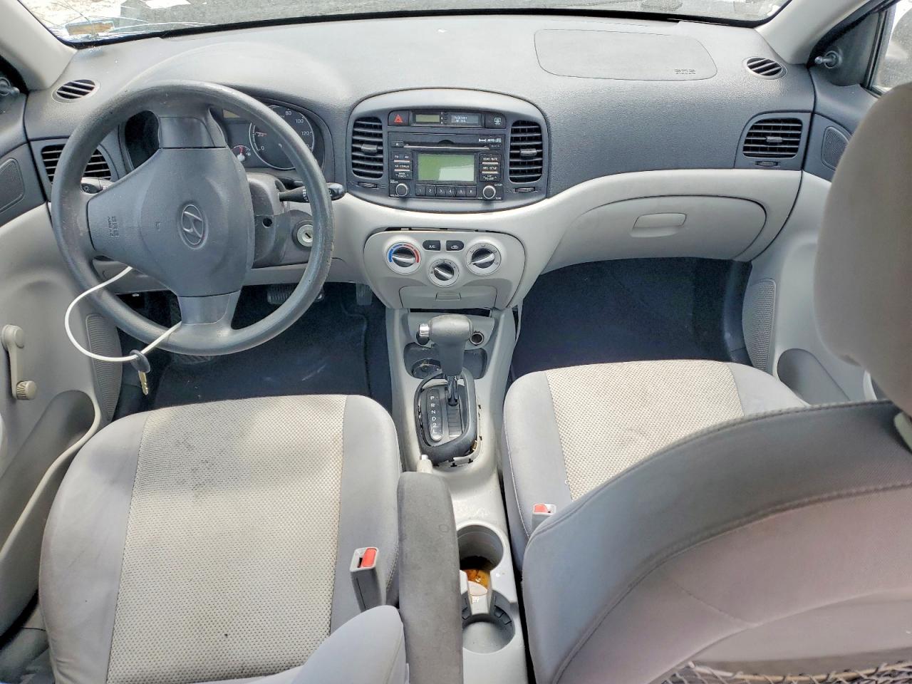 2010 HYUNDAI ACCENT GLS photo 8