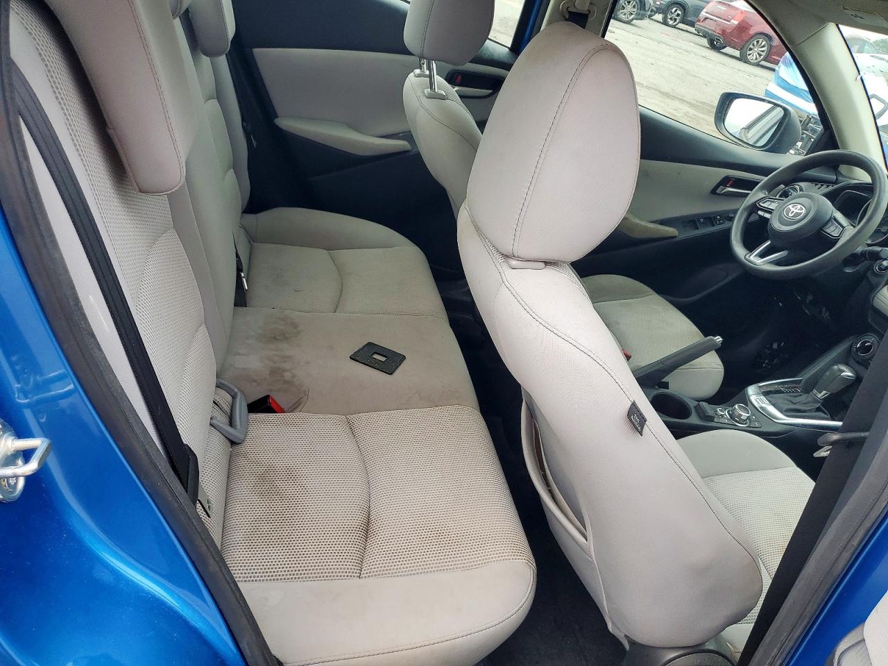 2019 TOYOTA YARIS LE photo 10