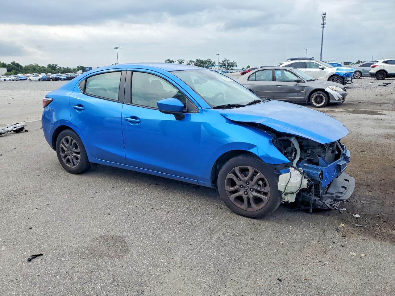 2019 TOYOTA YARIS LE photo 4