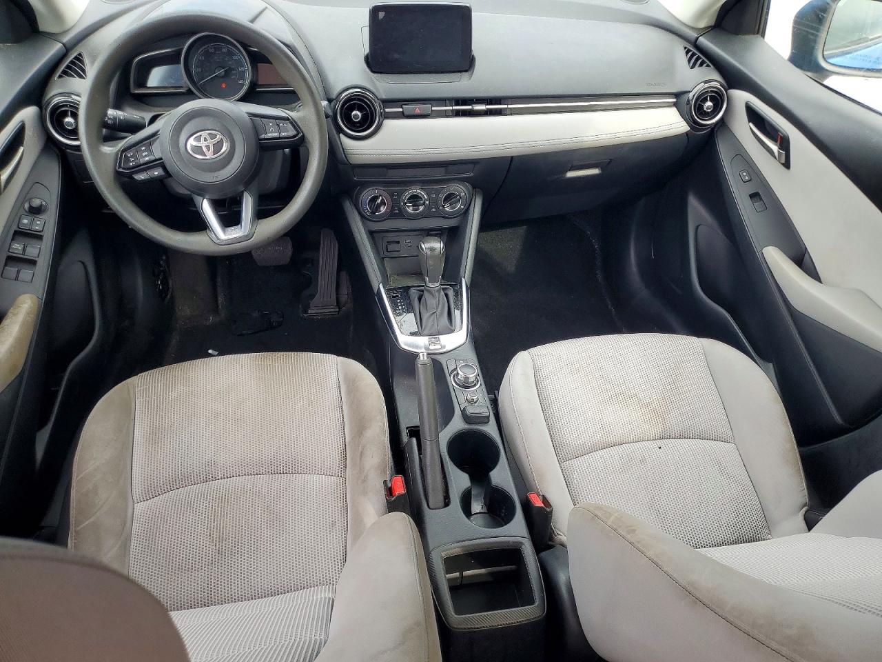 2019 TOYOTA YARIS LE photo 8