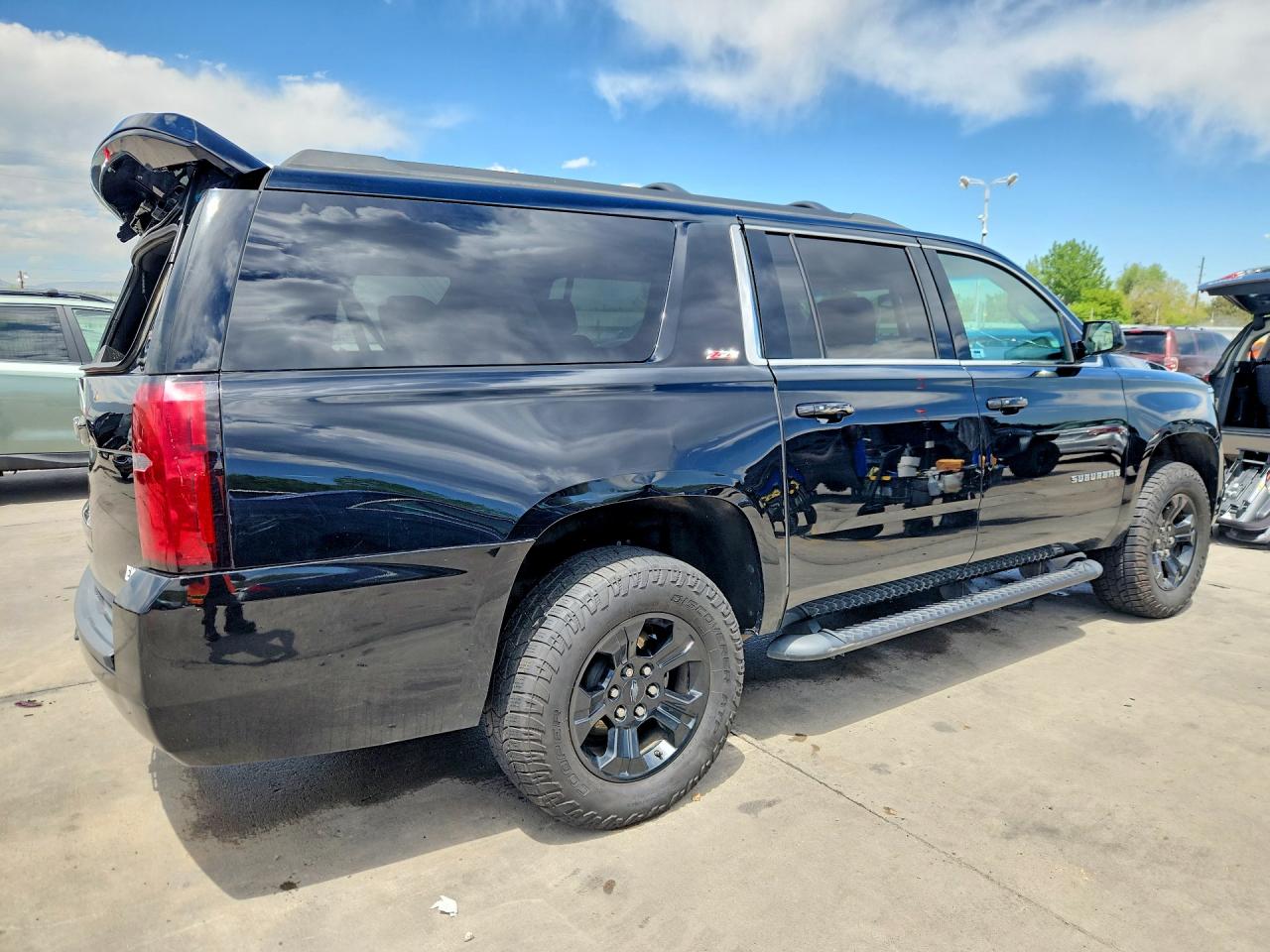 2018 CHEVROLET SUBURBAN K1500 LT photo 3