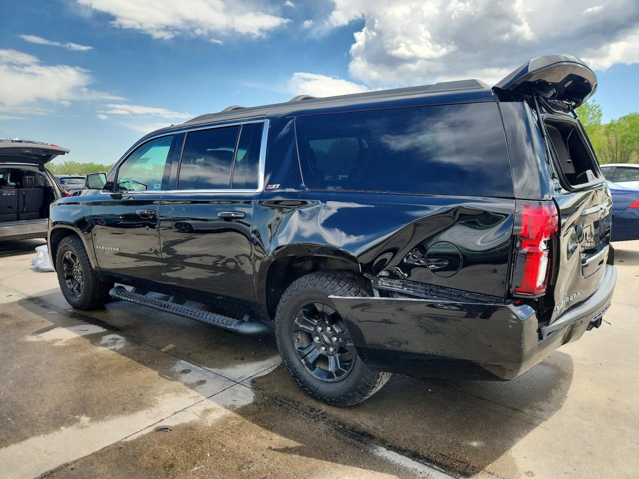 2018 CHEVROLET SUBURBAN K1500 LT photo 2