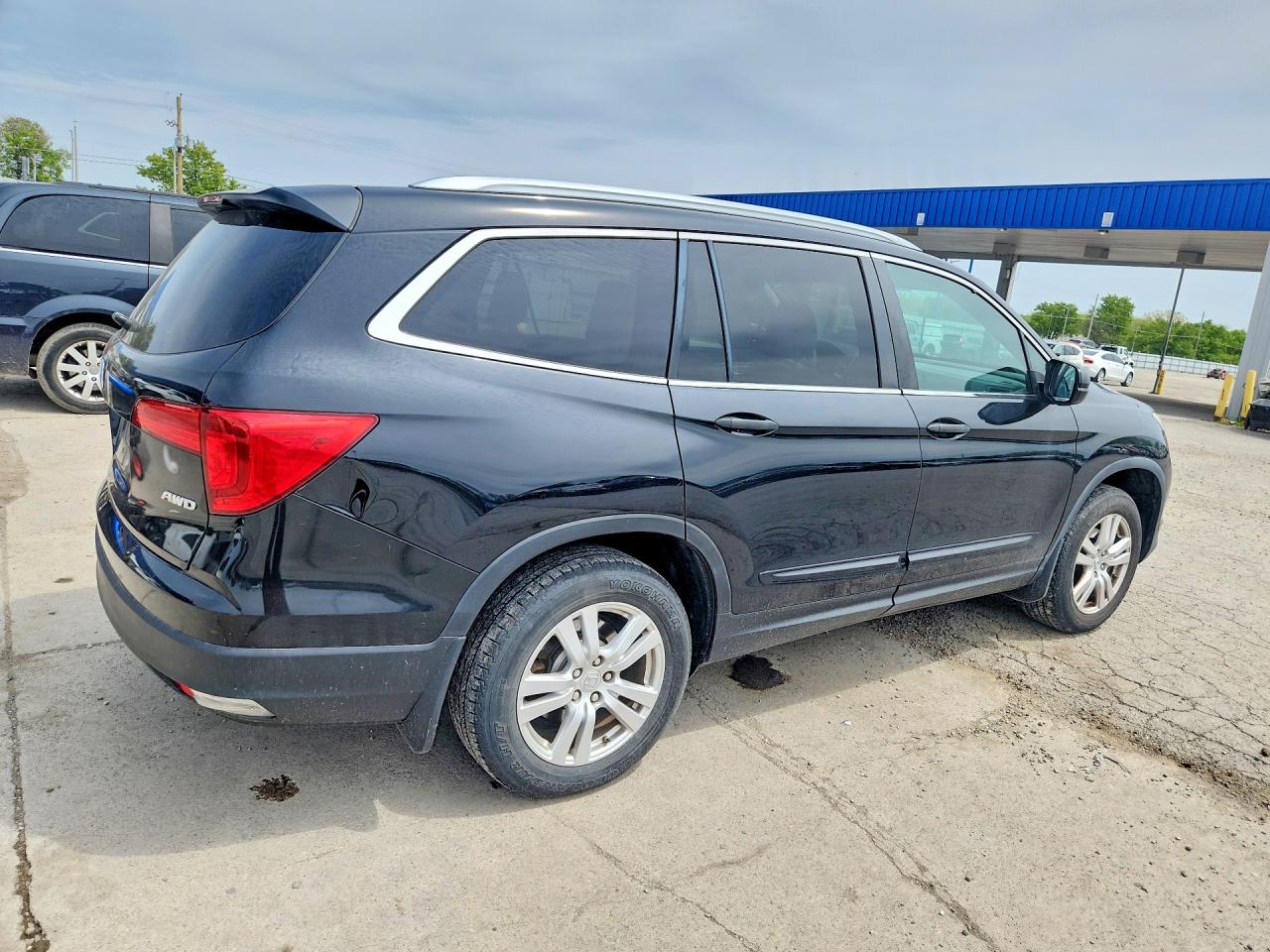 2016 HONDA PILOT LX photo 5