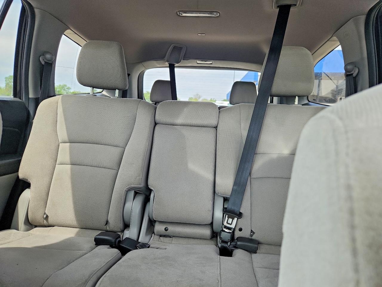 2016 HONDA PILOT LX photo 19