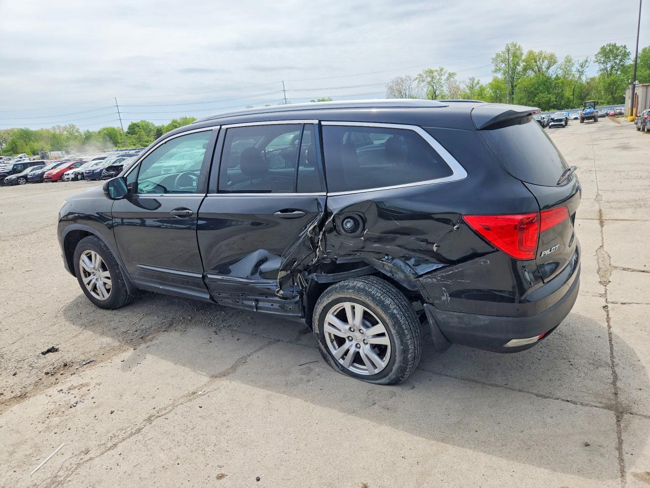 2016 HONDA PILOT LX photo 3