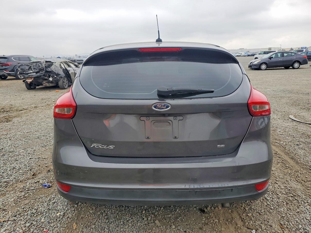 2017 FORD FOCUS SE photo 6