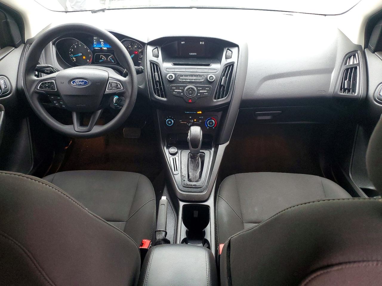 2017 FORD FOCUS SE photo 8