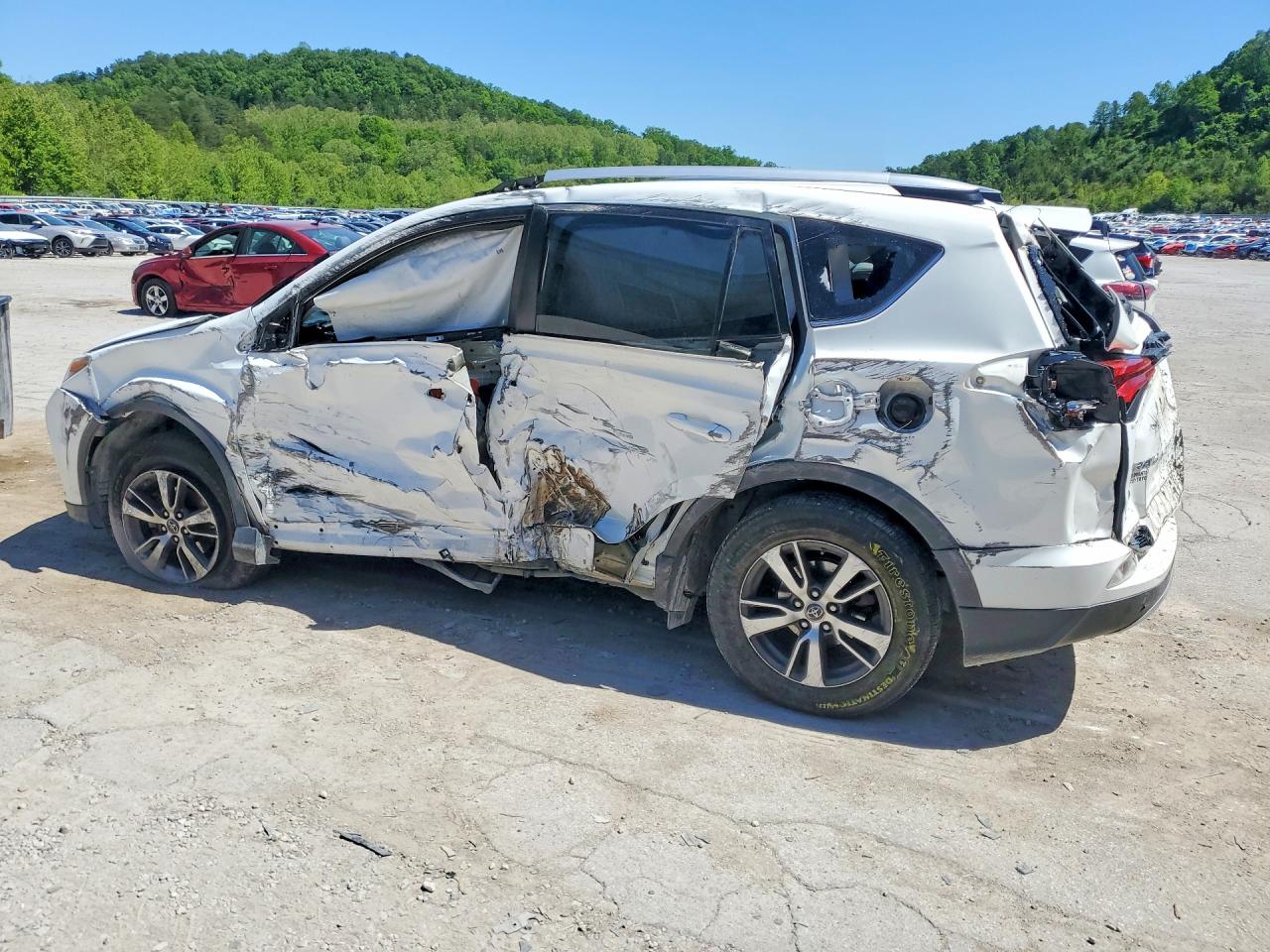 2016 TOYOTA RAV4 XLE photo 3