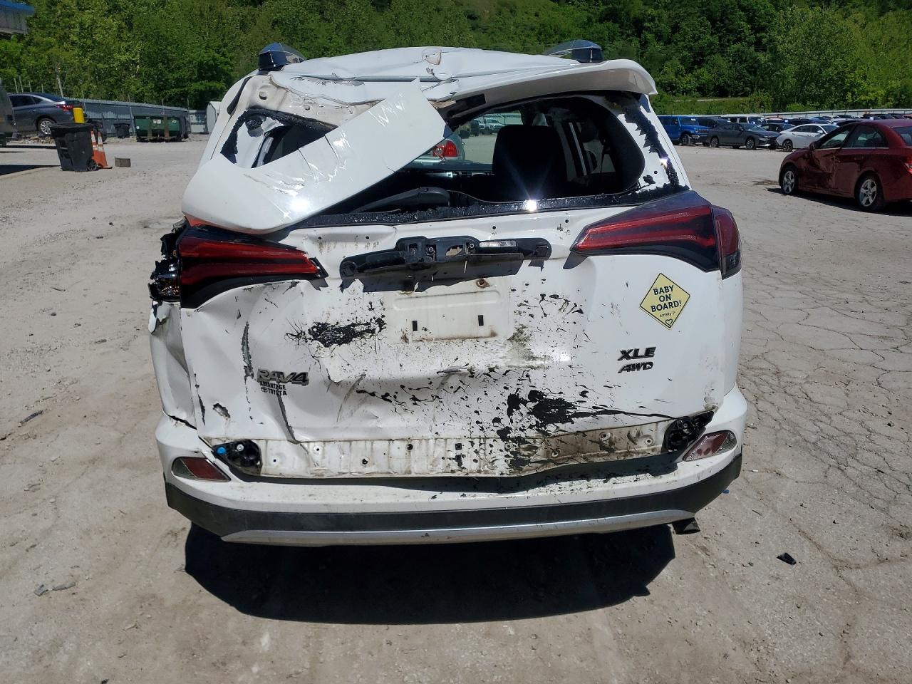 2016 TOYOTA RAV4 XLE photo 11