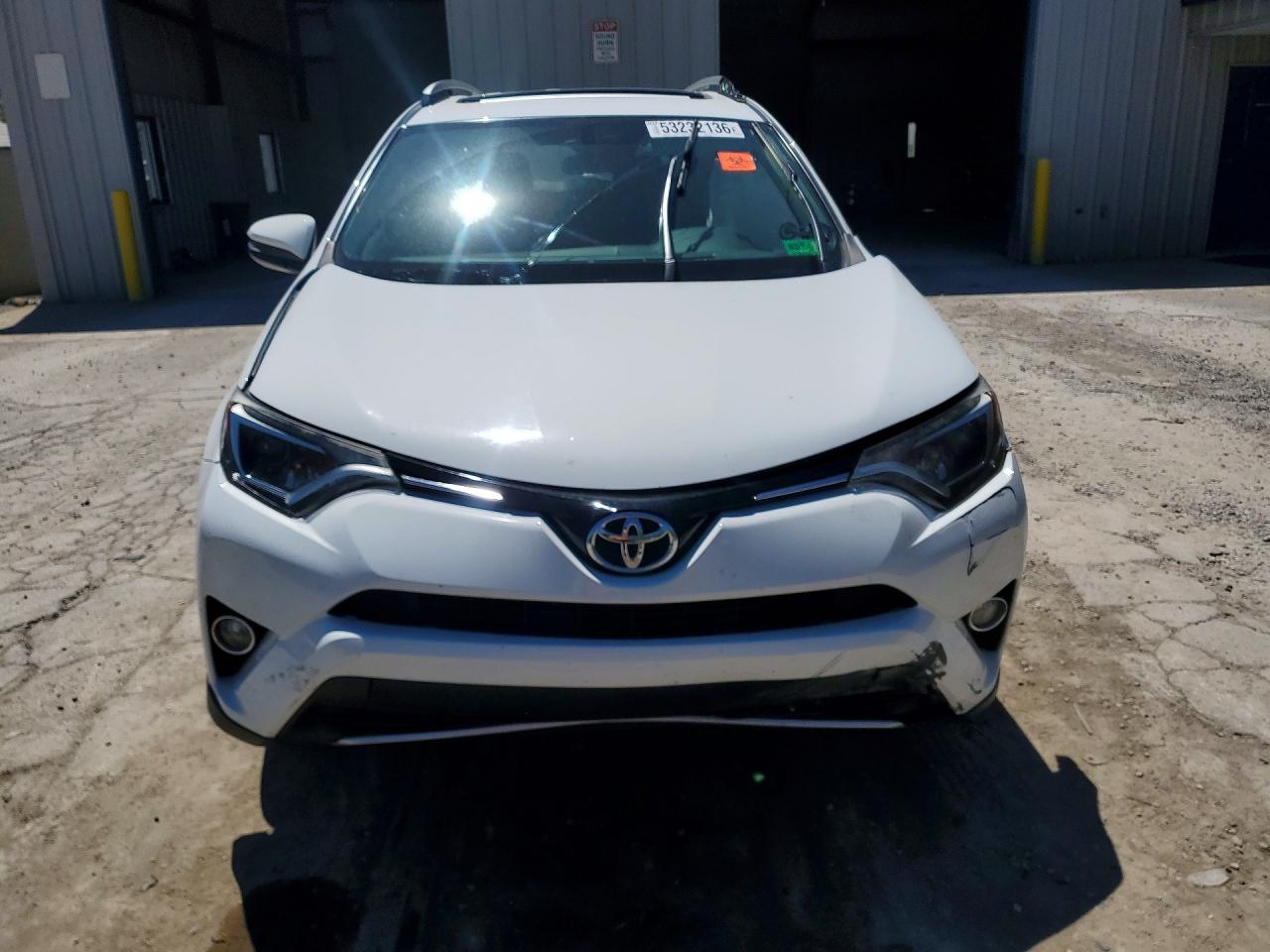 2016 TOYOTA RAV4 XLE photo 9