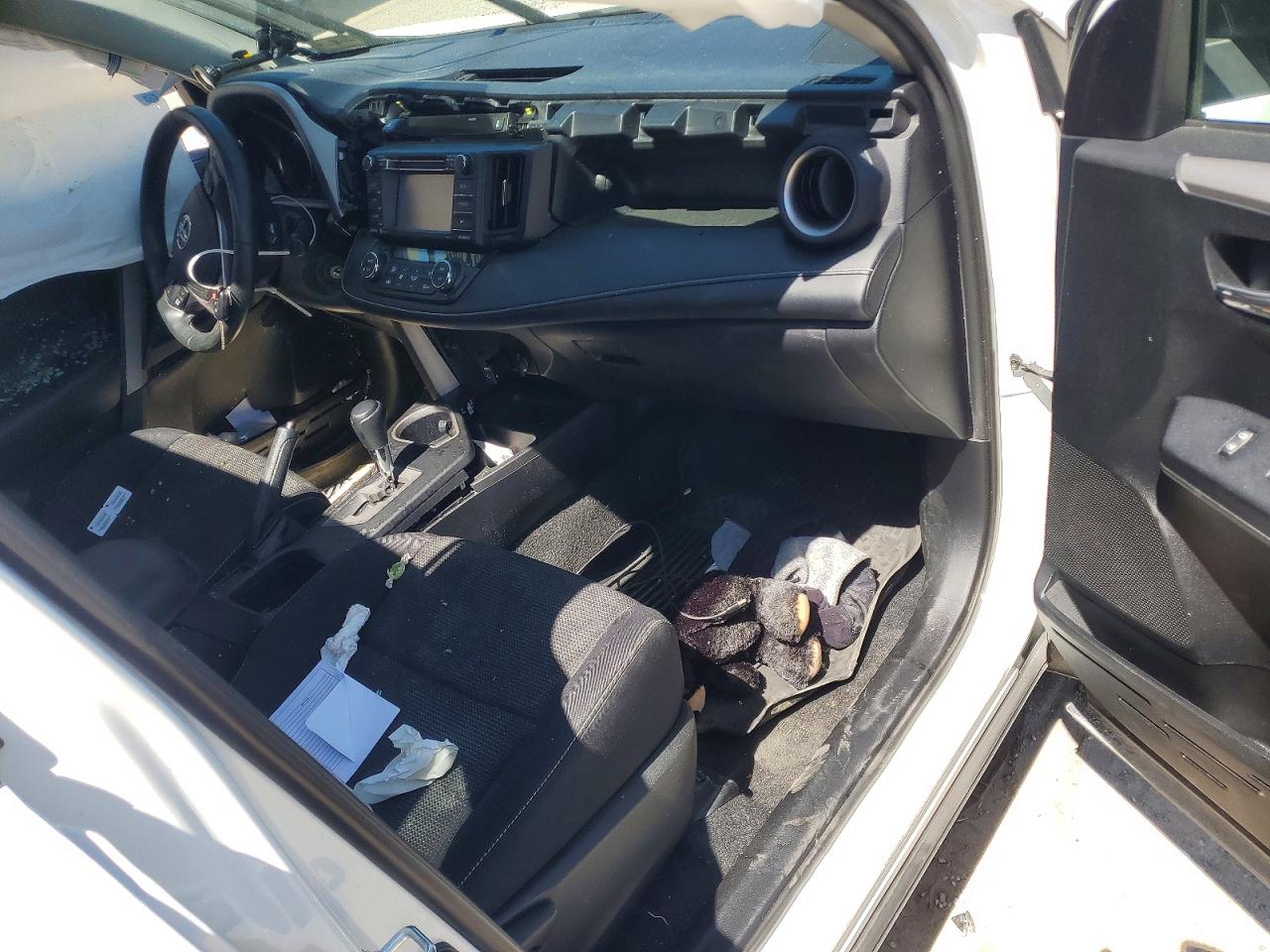 2016 TOYOTA RAV4 XLE photo 15