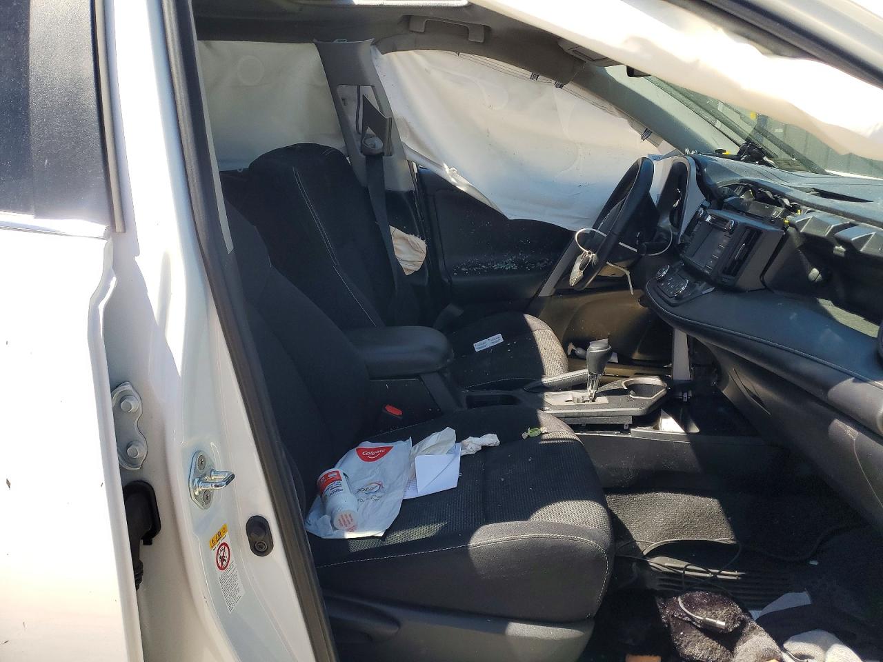 2016 TOYOTA RAV4 XLE photo 13