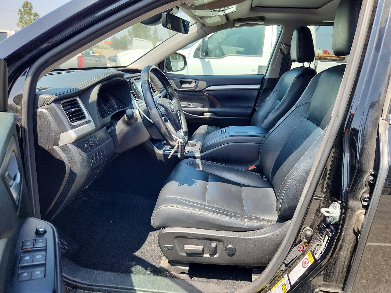 2017 TOYOTA HIGHLANDER XLE photo 13