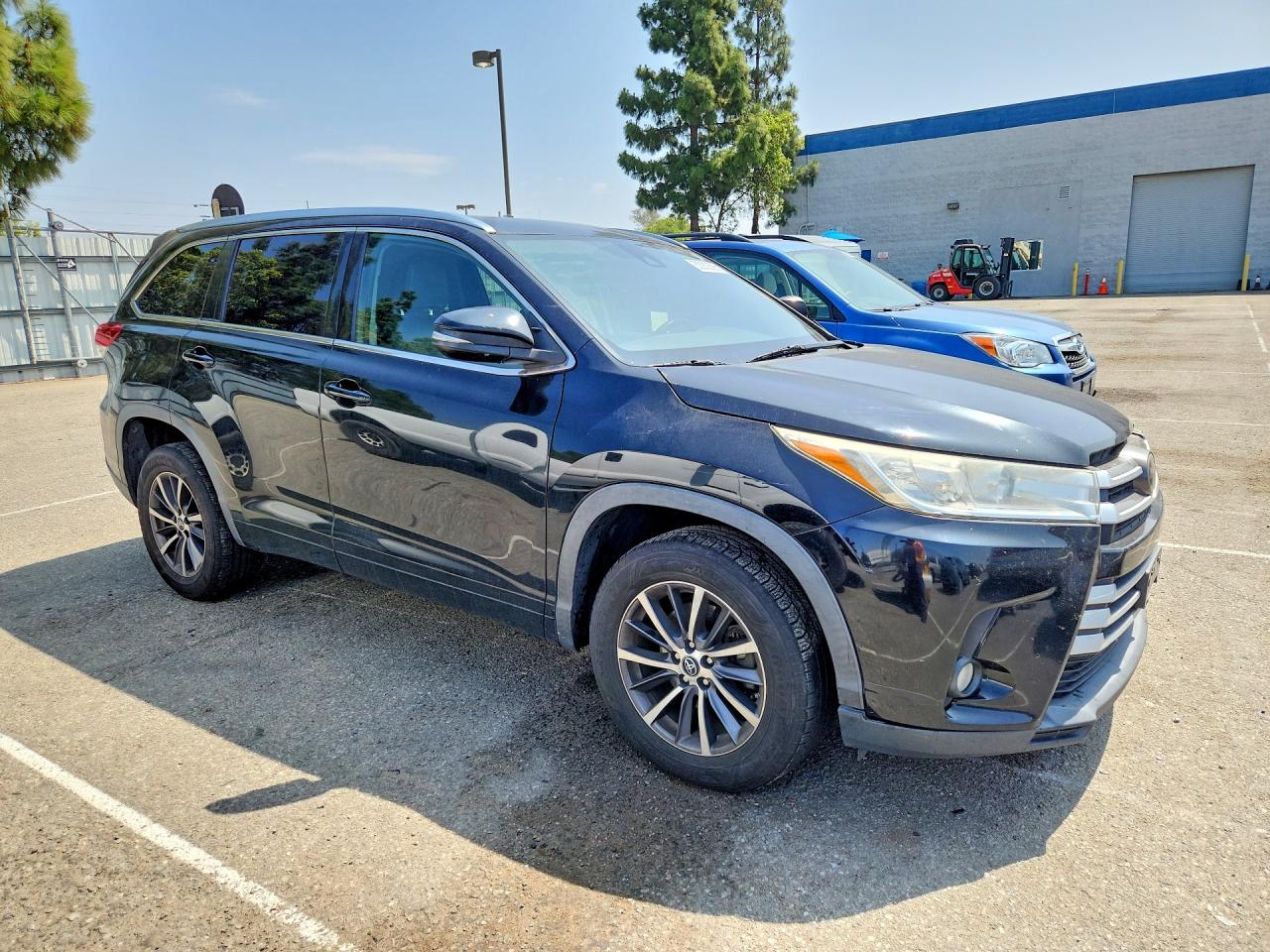 2017 TOYOTA HIGHLANDER XLE photo 7