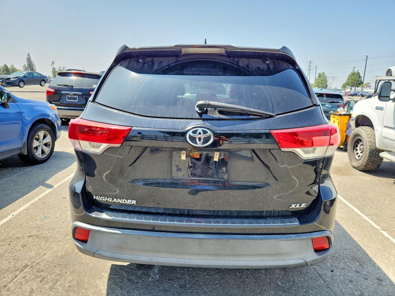 2017 TOYOTA HIGHLANDER XLE photo 11