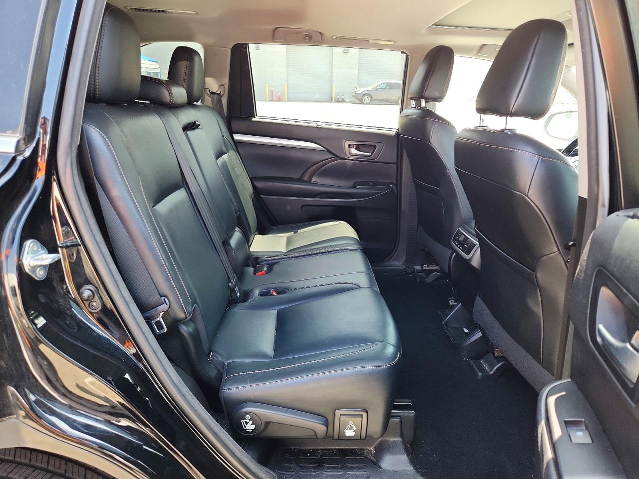 2017 TOYOTA HIGHLANDER XLE photo 21